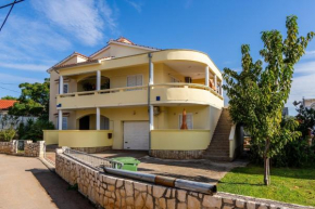 Apartments with a parking space Vir - 23588